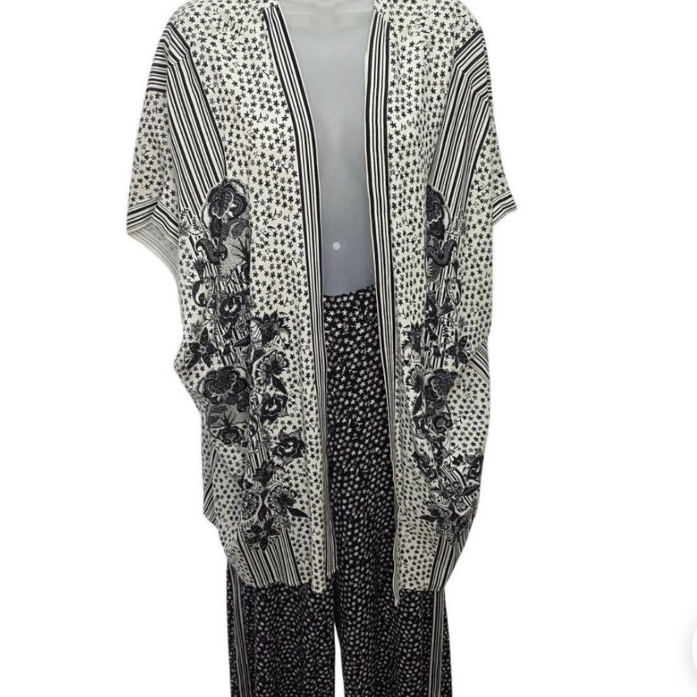 Max Studio Black and White Floral Kimono and Pants Set